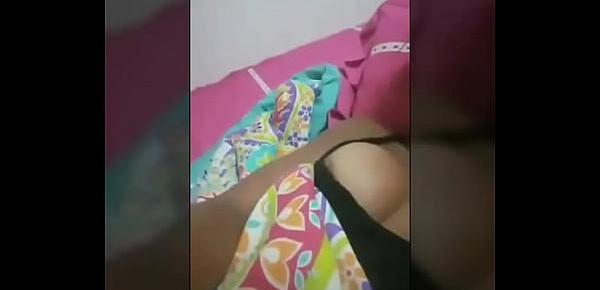  Novinha mostrou o mamilo sem querer no Periscope | RETRANSMISSÃO